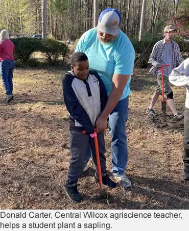 Mass planting oaks to help wounded warriors and wildlife